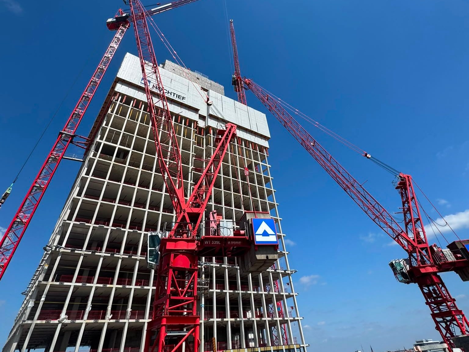 030BLN Alexanderplatz – Hochhaus im Rohbau Hochhausrohbau des Projekts 030BLN mit Baukränen am Alexanderplatz in Berlin