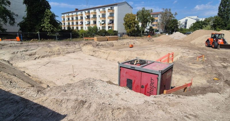 Baugrube für das Begegnungszentrum Zuversicht am Brunsbütteler Damm 312 in Berlin-Spandau